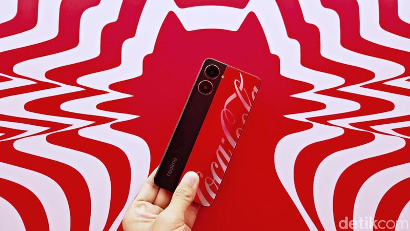 Realme 10 Pro 5G Coca-Cola Edition