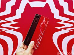 Menggenggam Realme 10 Pro 5G Coca-Cola Edition Harga Rp 5 Juta