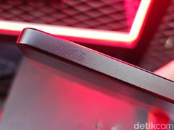 Menggenggam Realme 10 Pro 5G Coca-Cola Edition Harga Rp 5 Juta