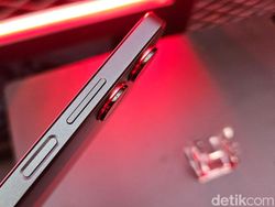 Menggenggam Realme 10 Pro 5G Coca-Cola Edition Harga Rp 5 Juta