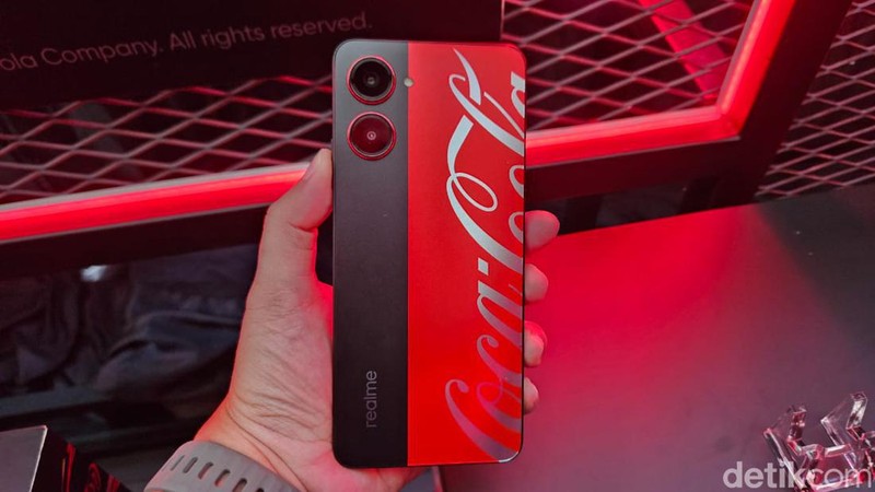 Realme 10 Pro 5G Coca-Cola Edition