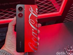 Menggenggam Realme 10 Pro 5G Coca-Cola Edition Harga Rp 5 Juta