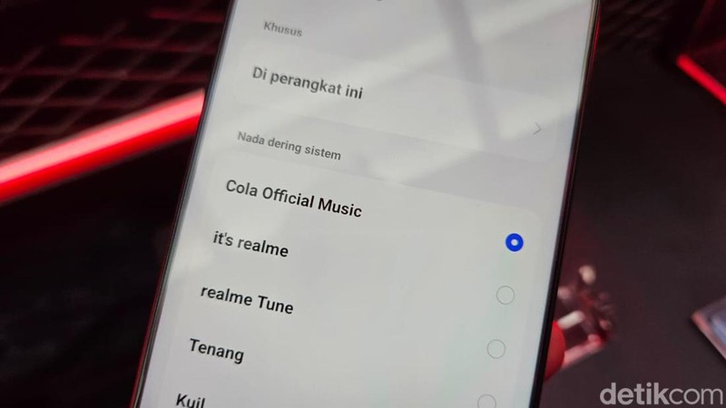 Realme 10 Pro 5G Coca-Cola Edition