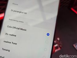 Menggenggam Realme 10 Pro 5G Coca-Cola Edition Harga Rp 5 Juta