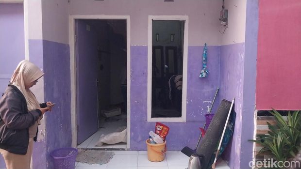 Rumah biduan pelaku arisan bodong di Kota Malang diacak-acak korban
