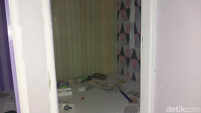 Rumah biduan pelaku arisan bodong di Kota Malang diacak-acak korban