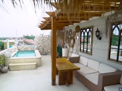 8 Potret Rumah Natalie Sarah, Ada Jacuzzi di Roof Top Bernuansa Santorini