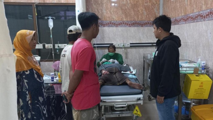 Santri di Pasuruan yang dibacok perampok mendapat perawatan