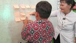 Potret Bu Guru Hani, Semangat Mengajar Jelang Pensiun
