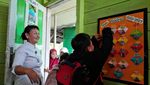 Potret Bu Guru Hani, Semangat Mengajar Jelang Pensiun