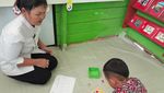 Potret Bu Guru Hani, Semangat Mengajar Jelang Pensiun