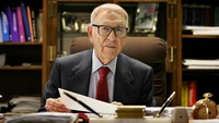 George Joseph sendiri merupakan seorang pendiri Mercury General, perusahaan penyedia asuransi dengan pendapatan tahunan mencapai US$ 3,5 miliar. Adapun Joseph pertama kali memulai bisnis ini pada 1962 silam, dengan modal US$ 2 juta. Joseph menamai perusahaan itu dengan nama dewa Romawi Merkurius, karena dia ingin perusahaan itu gesit dalam usaha bisnis.