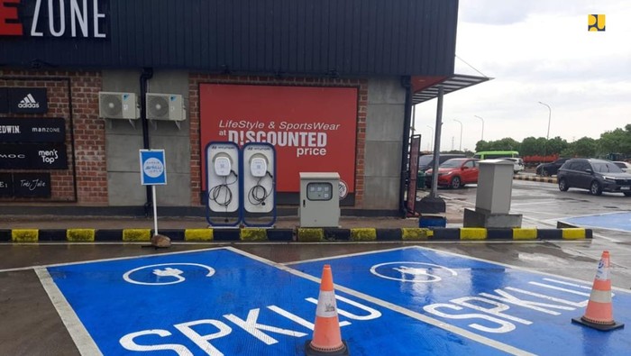 SPBU Listrik atau SPKLU di rest area tol