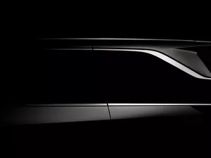 Teaser Gambar Lexus LM Terbaru Dirilis, Kembaran Alphard Siap Dipermak