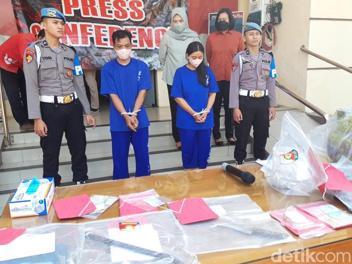 Tersangka kasus pembunuhan penjual bubur di Cepogo, Boyolali, Nuryanto dan istri sirinya, Mudmainah, dihadirkan dalam pers rilis di Mapolres Boyolali, Rabu (12/4/2023).