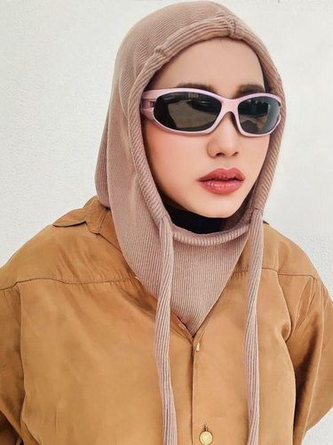 Tren balaclava sebagai hijab. Tren balaclava sebagai hijab.