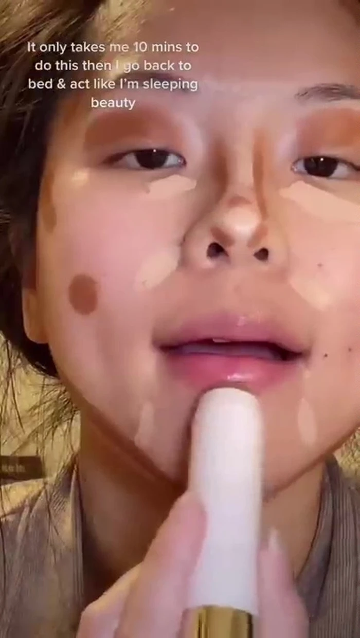 Wanita makeup dari subuh