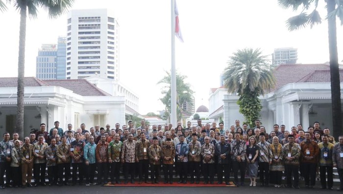 Wapres Maruf Amin hadiri pengukuhan pengurus GAPKI 2023-2028, di Istana Wakil Presiden, Jakarta, Selasa (12/4/2023).