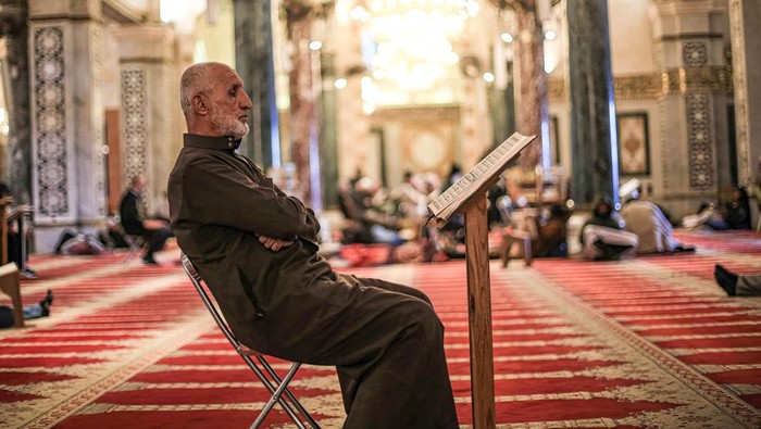 JERUSALEM, ISRAEL - 2023/04/11: A Muslim reads the Qur'an in Al-Aqsa Mosque, during the last ten days of the holy month of Ramadan, in which Muslims celebrate Laylat al-Qadr, the night of which cannot be determined with certainty. Muslims prepare to receive Laylat al-Qadr in the last 10 days of Ramadan. Laylat al-Qadr is a special night that is repeated every Hijri year in the blessed month of Ramadan. It is one of the last ten nights of Ramadan. It was mentioned in the Holy Qur'an and the biography of the Prophet Muhammad, so it is of great importance and privacy. (Photo by Saeed Qaq/SOPA Images/LightRocket via Getty Images)