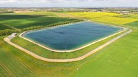 Foto drone memperlihatkan kolam raksasa yang merupakan cadangan irigasi perkebunan di kawasan Mauze-sur-le-Mignon, Prancis, Rabu (12/4/2023).