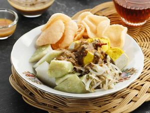 37 Makanan Khas Indonesia, Bahan Dasar dan Asal Daerahnya
