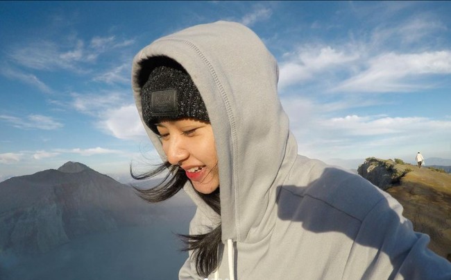 Meski tanpa pulasan makeup sedikitpun wajah Adinda tetap terlihat mulus dan glowing. Tak hanya itu saja, banyak juga yang menyebut jika Adinda memiliki paras yang imut. Foto: Instagram/@dindazani