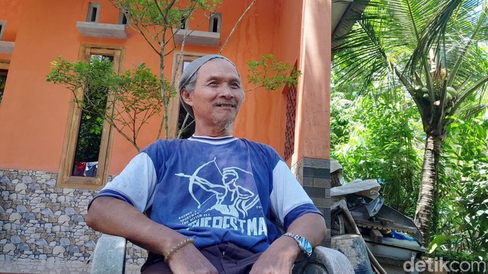 Ahmad Afandy yang menyaksikan tsunami Pangandaran di atas pohon kelapa