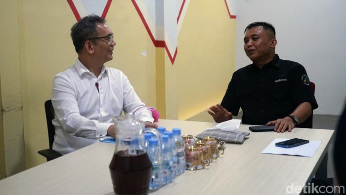 Anggota DPR RI dari F-PDIP Sihar Sitorus saat mengunjungi kantor detikSumut