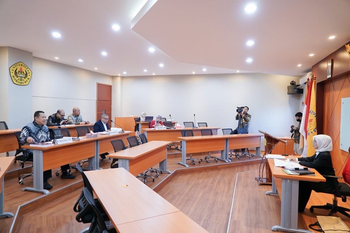 Bamsoet menjadi penguji Seminar Hasil Penelitian (SHP) disertasi