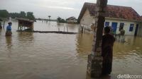 Diguyur Hujan Deras, Banjir Setinggi 60 Cm Terjang Dua Desa Di Sumenep