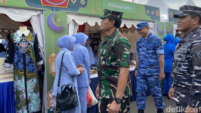 Bazar murah di Mabes TNI. (Devi/detikcom)