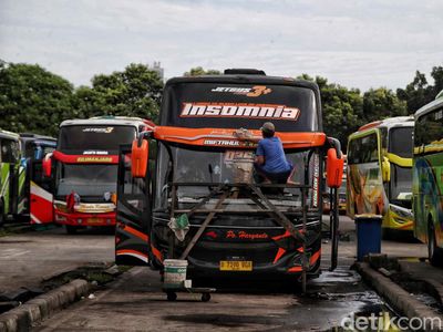 Bus di Terminal Pulogebang Dipoles Demi Mudik Nyaman