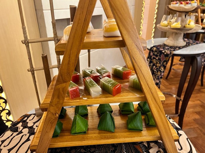 Di Resto Ini Bisa Berbuka dengan Empal Gentong dan Puding Lezat