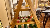 Kalau mau kue tradisional juga ada. Mulai dari lemper sampai kue lapis tepung beras. Foto: Detikcom / Atiqa Rana