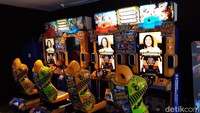 Di dalam area dingdong tersebut, pengunjung bisa menemukan berbagai jenis permainan video game seperti shooting, racing, fighting, dan masih banyak lagi. Meski begitu, nyatanya saat ini sejumlah arcade video game yang harus tutup karena sudah sepi pengunjung.