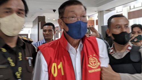 Direktur Utama PT AMG Po Swandi di gedung Kejati NTB, Kamis (13/4/2023).