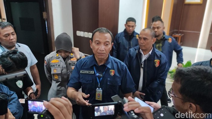 Dirrreskrimsus Polda Jawa Tengah Kombes Dwi Subagio saat memberikan keterangan pers di kantornya, Jalan Sukun Raya, Banyumanik, Semarang, Kamis (13/4/2023).