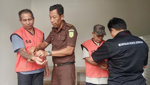 Dua tersangka pemerkosaan remaja di Melaya, Jembrana, diserahkan dari PPA Satreskrim Polres Jembrana ke Kejaksaan Negeri.