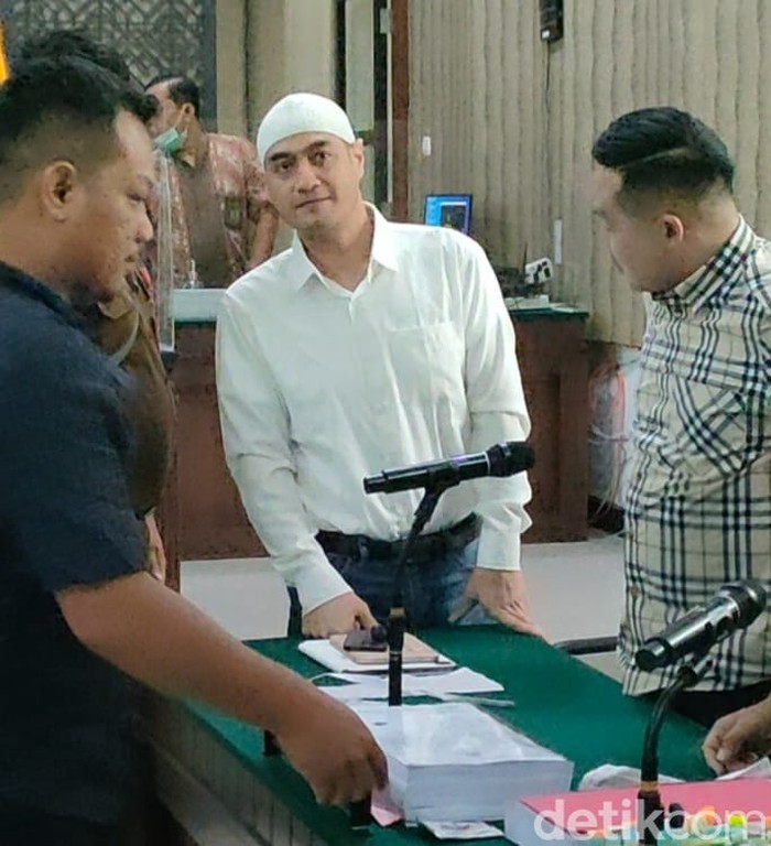 ferry irawan disidang di pn kota kediri