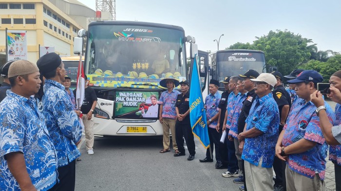 Ganjar Fasilitasi Perantau dari Medan-Lampung Mudik Gratis ke Jateng