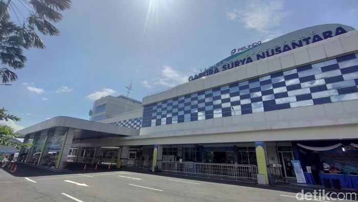 gapura surya pelabuhan tanjung perak
