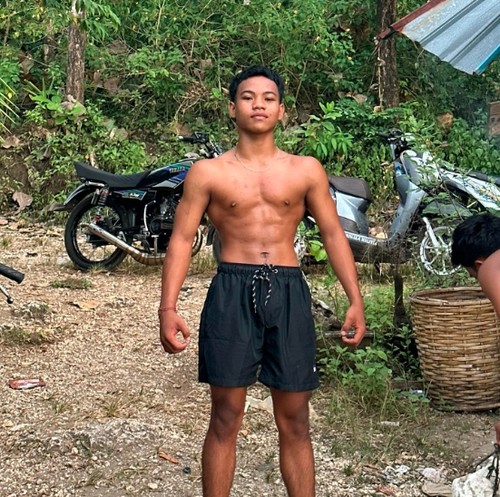 I Wayan Marlon Saputra, remaja berusia 16 tahun dari Nusa Penida, Bali yang postingan gym sederhana di-repost aktor film “Terminator” Arnold Schwarzenegger. (tangkapan layar)