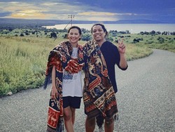 8 Foto Indah Permatasari-Arie Liburan ke Sumba, Anaknya Disorot Bikin Gemas