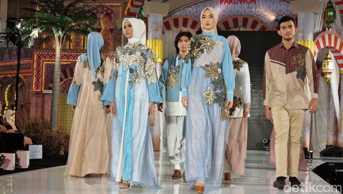 Inspirasi Outfit Lebaran dengan Batik Tulis Dipadu Warna Soft ala desainer lia afif