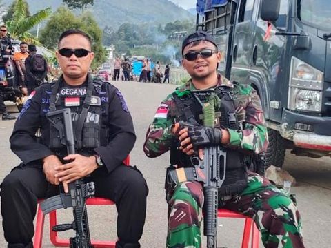 Iptu Suriadin bersama seorang personel TNI. Dokumen Istimewa