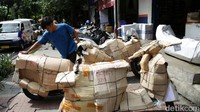 Sepeda motor ini akan dikirimkan ke sejumlah kota di Pulau Jawa untuk keperluan Lebaran di kampung halaman.