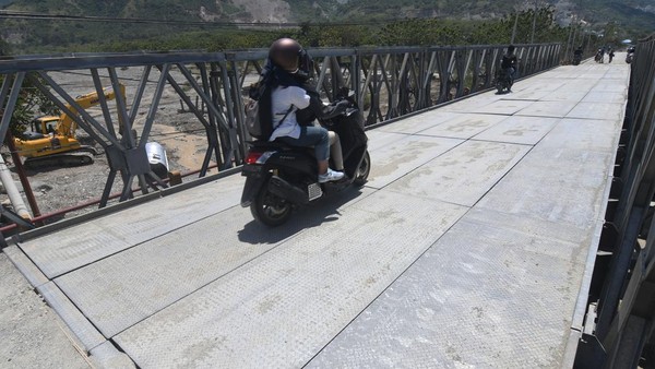 Potret Jembatan Darurat di Jalur Mudik Kota Palu-Donggala
