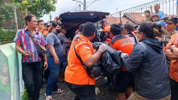 Jenazah remaja surabaya Ditemukan 1 Km Dari Titik Awal Tenggelam
