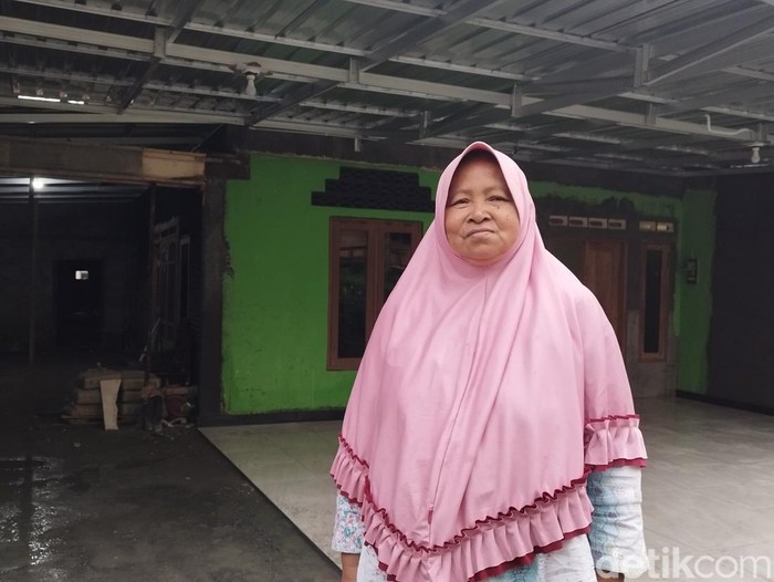 Jumirah (63) Warga Desa Kandangan, Bawen, Semarang, saat ditemui di rumahnya, Rabu (12/4/2023).