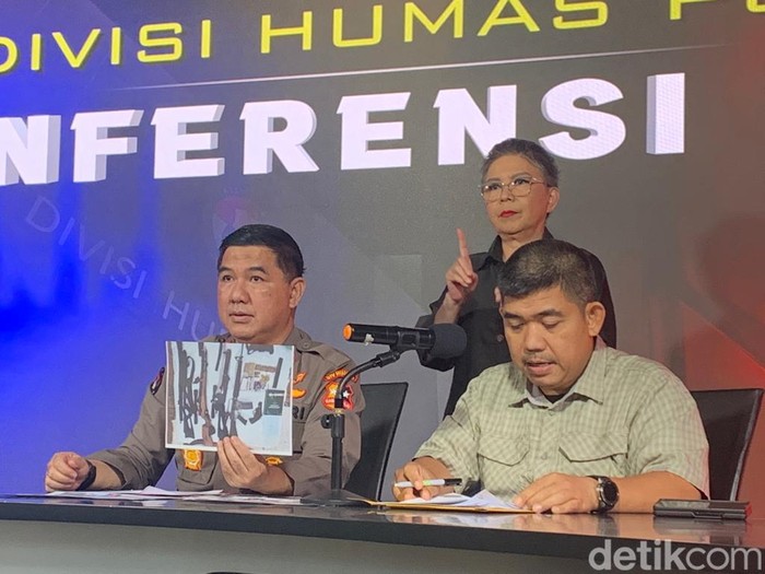 Jumpa Pers Densus 88 Polri